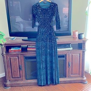 NWT Emerald maxi dress /back cut out